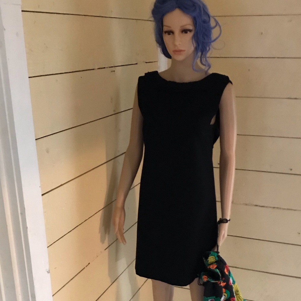 sfera ~ backless little black dress - Picture 8 of 8